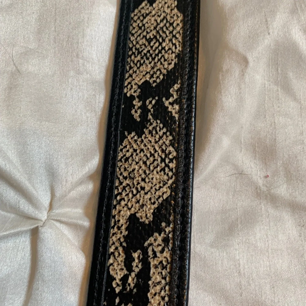 Tory Burch Black/Tan Snakeprint Reversible Leather Belt sz M - Picture 3 of 7